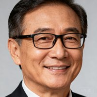 资深体育记者王先生头像，戴着眼镜的中年男性面带微笑